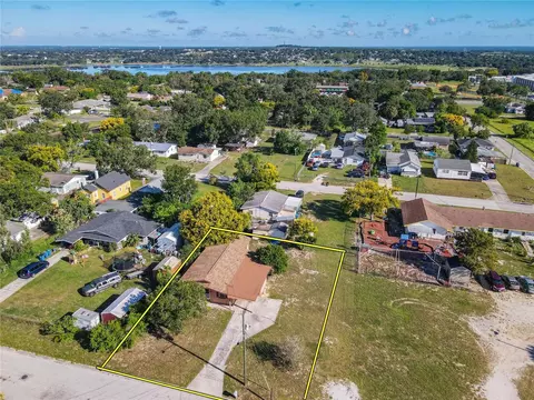 1061 Hiawatha Ave, Lake Wales, FL 33853