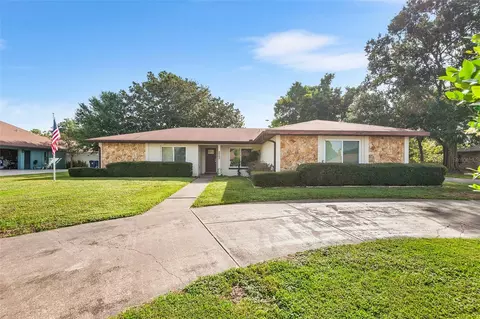 2002 Amesbury Dr, Auburndale, FL 33823