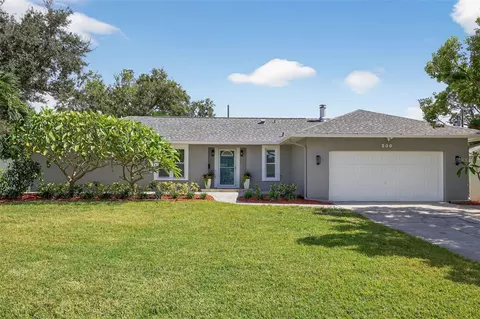 200 NW Madison Cir, Saint Petersburg, FL 33702