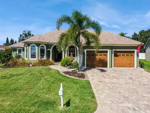 673 Hart Lake Dr, Winter Haven, FL 33884