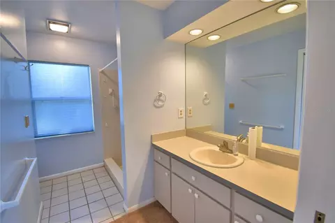 Bath - 820 E Mann Rd, Bartow, FL 33830 photo 7 of 10