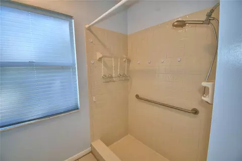 Bath - 820 E Mann Rd, Bartow, FL 33830 photo 8 of 10