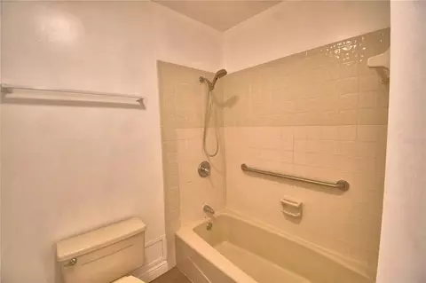 Bath - 820 E Mann Rd, Bartow, FL 33830 photo 3 of 10