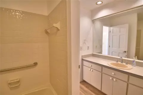 Bath - 820 E Mann Rd, Bartow, FL 33830 photo 2 of 10