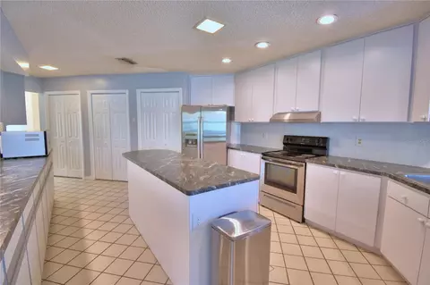 Kitchen - 820 E Mann Rd, Bartow, FL 33830 photo 4 of 8