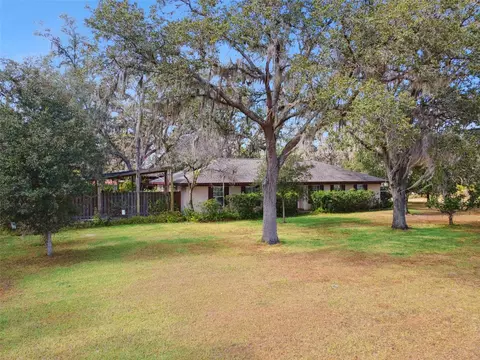 3137 Diana Dr, Zephyrhills, FL 33541