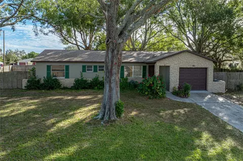206 Lake Thomas Dr, Winter Haven, FL 33880