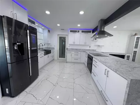 Kitchen - 4324 Pine Lake Dr, Saint Cloud, FL 34769 photo 5 of 6