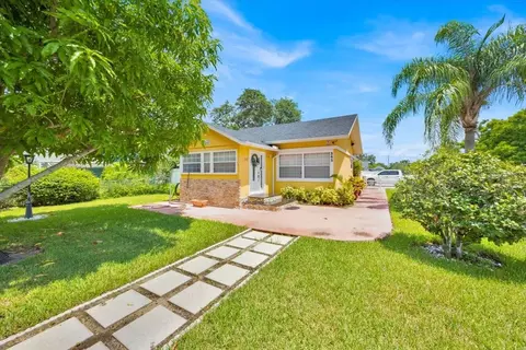 345 Avenue J SE, Winter Haven, FL 33880
