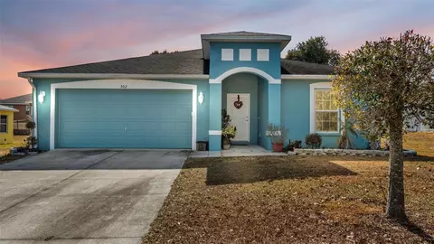 302 Brookshire Dr, Lake Wales, FL 33898