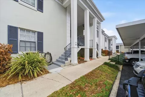 689 Lake Howard Dr NW #1D, Winter Haven, FL 33880