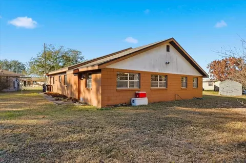 Exterior - 111 Sunset Dr E, Winter Haven, FL 33881 photo 2 of 3