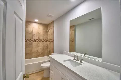 Bath - 1040 E Stanford St, Bartow, FL 33830 photo 5 of 9