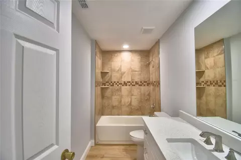 Bath - 1040 E Stanford St, Bartow, FL 33830 photo 7 of 9