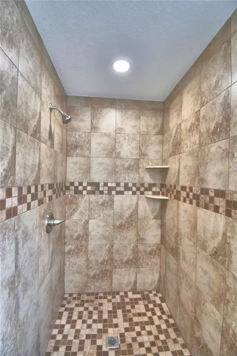 Bath - 1040 E Stanford St, Bartow, FL 33830 photo 3 of 9