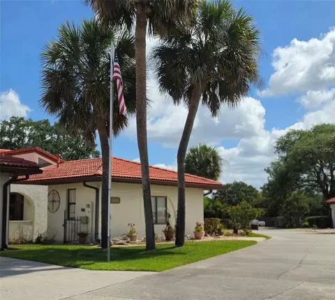 2725 Clubhouse Dr, Lake Wales, FL 33898