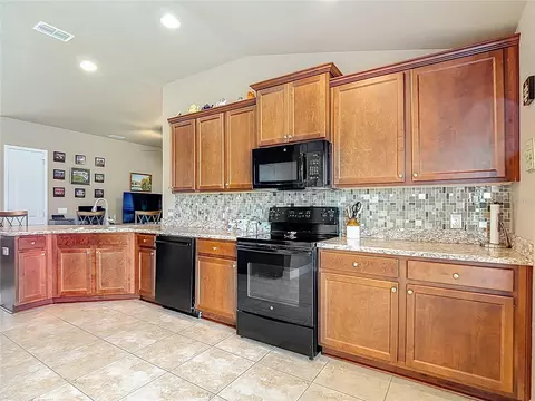 Kitchen - 1170 Legatto Loop, Dundee, FL 33838 photo 4 of 5