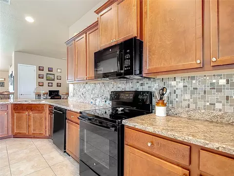 Kitchen - 1170 Legatto Loop, Dundee, FL 33838 photo 3 of 5