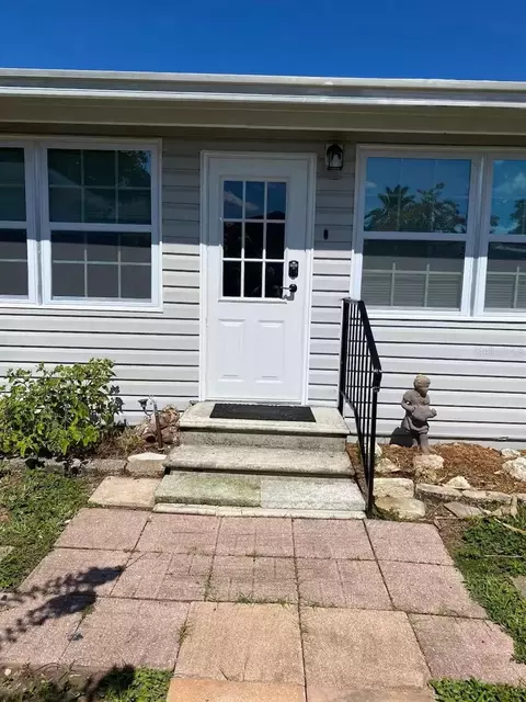 5247 Alpaca Dr, Weeki Wachee, FL 34607