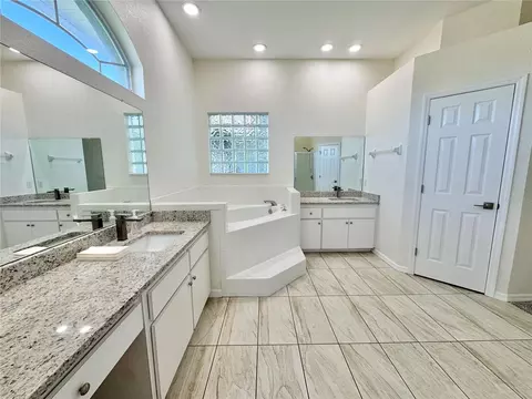 Bath - 131 Ruby Lake Dr, Winter Haven, FL 33884 photo 3 of 5
