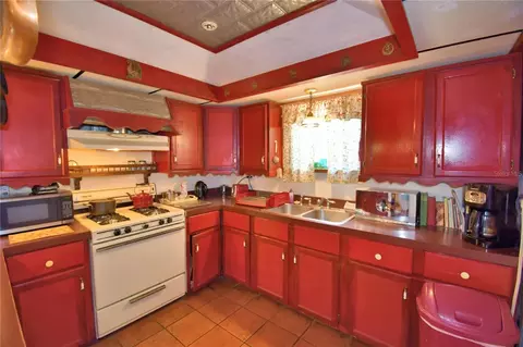 Kitchen - 760 Mcclellan Rd, Frostproof, FL 33843 photo 4 of 4