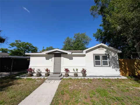 739 Center St, Dundee, FL 33838