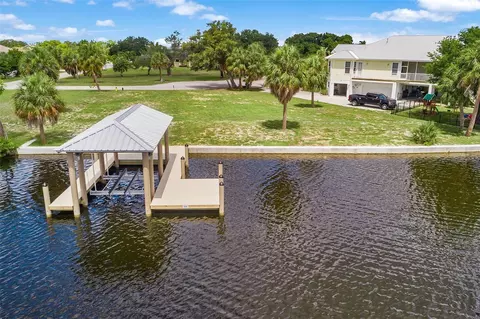 304 14th St SW, Ruskin, FL 33570
