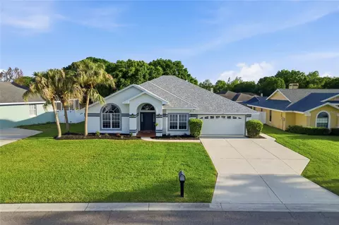 737 Santa Maria Dr, Winter Haven, FL 33884
