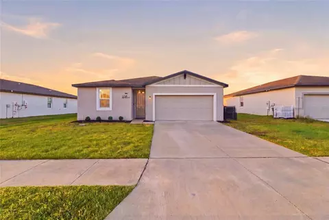 1256 Oak Valley Dr, Auburndale, FL 33823