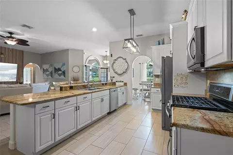 Kitchen - 11516 Lyons Ct, Clermont, FL 34711 photo 2 of 6
