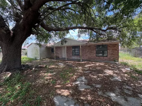 830 N 10th St, Eagle Lake, FL 33839