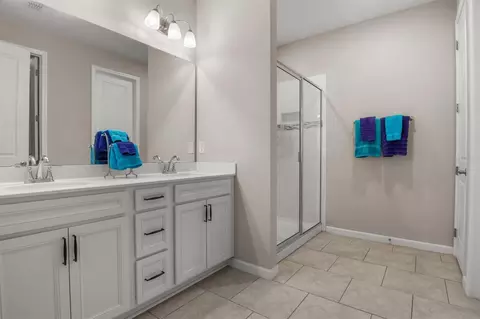Bath - 125 Crestview Ln, Dundee, FL 33838 photo 1 of 2