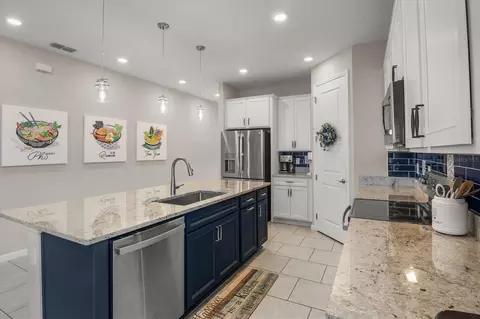 Kitchen - 125 Crestview Ln, Dundee, FL 33838 photo 2 of 3