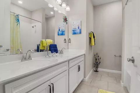 Bath - 125 Crestview Ln, Dundee, FL 33838 photo 2 of 2