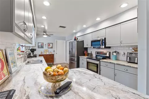 Kitchen - 7 Lake Arrowhead Dr, Winter Haven, FL 33880 photo 2 of 3