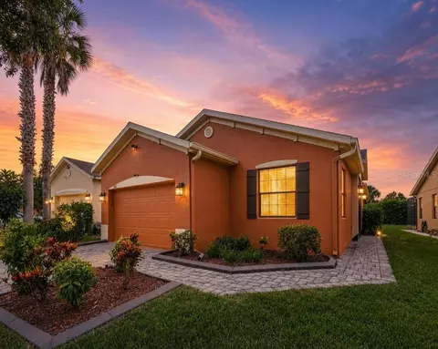505 Millifiora Ln, Kissimmee, FL 34759