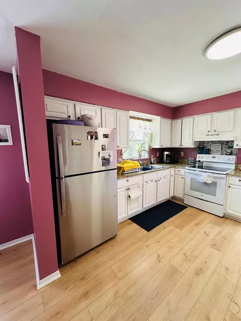 Kitchen - 224 Montego Dr, Sebring, FL 33870 photo 3 of 4
