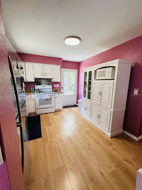 Kitchen - 224 Montego Dr, Sebring, FL 33870 photo 4 of 4