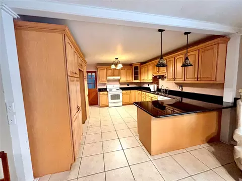Kitchen - 347 S 2nd St, Eagle Lake, FL 33839 photo 1 of 4