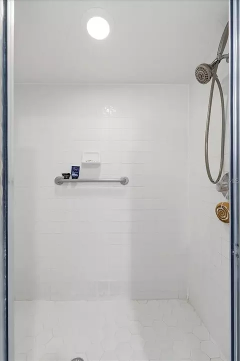 Bath - 1700 Varner Ct, Bartow, FL 33830 photo 3 of 6