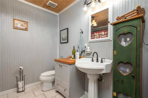 Bath - 1755 Beth Ln, Winter Haven, FL 33880 photo 3 of 4