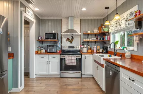 Kitchen - 1755 Beth Ln, Winter Haven, FL 33880 photo 2 of 3