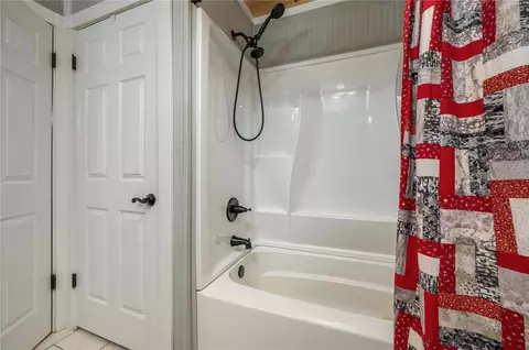 Bath - 1755 Beth Ln, Winter Haven, FL 33880 photo 4 of 4