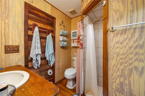 Bath - 1755 Beth Ln, Winter Haven, FL 33880 photo 1 of 4