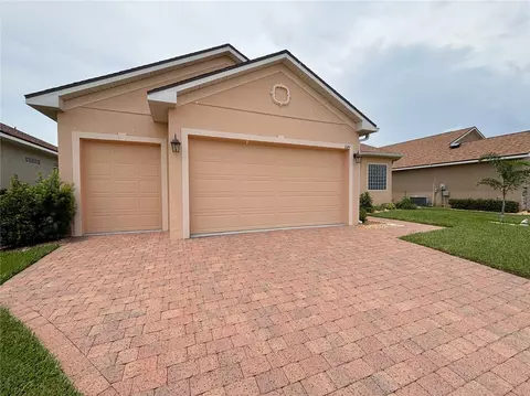 Exterior - 1124 Sawgrass Dr, Winter Haven, FL 33884 photo 4 of 8