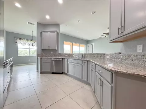 Kitchen - 1124 Sawgrass Dr, Winter Haven, FL 33884 photo 2 of 5