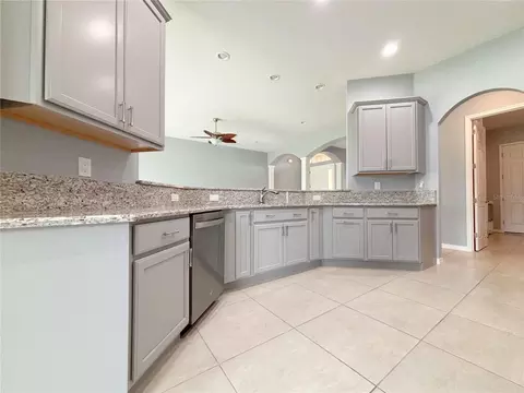 Kitchen - 1124 Sawgrass Dr, Winter Haven, FL 33884 photo 4 of 5