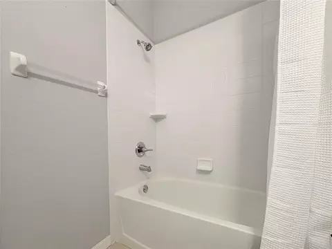 Bath - 1124 Sawgrass Dr, Winter Haven, FL 33884 photo 2 of 5