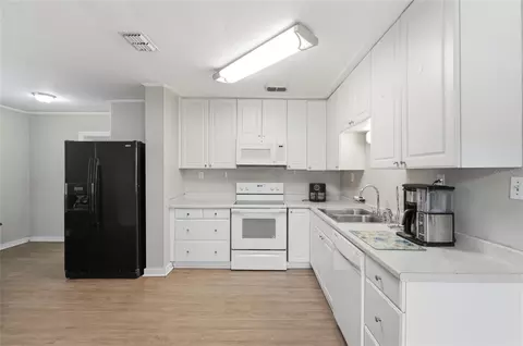 Kitchen - 730 Westover Pkwy, Bartow, FL 33830 photo 3 of 3