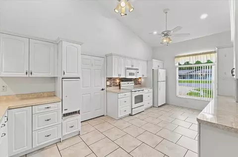 Kitchen - 1505 Lake Thomas Loop, Winter Haven, FL 33880 photo 2 of 6